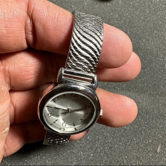 Timex Ladies Quartz Watch Elevated Classics Silver Tone T2P307 Working - Picture 3 of 10